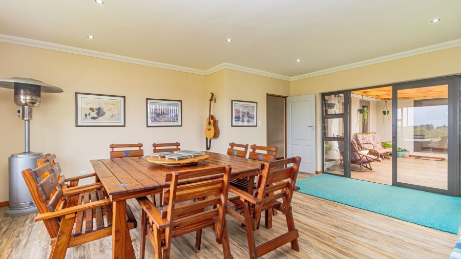 6 Bedroom Property for Sale in Aalwyndal Western Cape